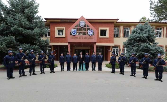 Amasya Valisi Bakan, Merzifon’da ziyaretlerde bulundu