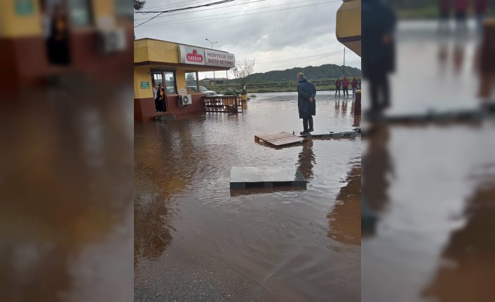 Artvin'in Hopa ilçesinde sağanak hasara yol açtı