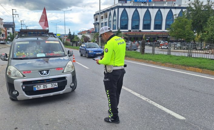 Bafra'da trafik ve göçmen kaçakçılığı denetimleri yapıldı