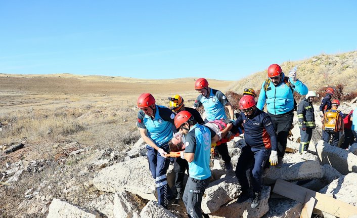 Bayburt'ta 5,8 büyüklüğünde deprem senaryosuyla tatbikat yapıldı