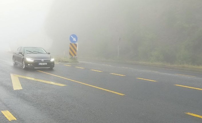 Bolu Dağı'nda sis görüş mesafesini düşürdü