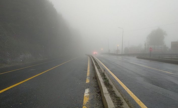 Bolu Dağı Düzce geçişinde sis ve sağanak etkili oldu