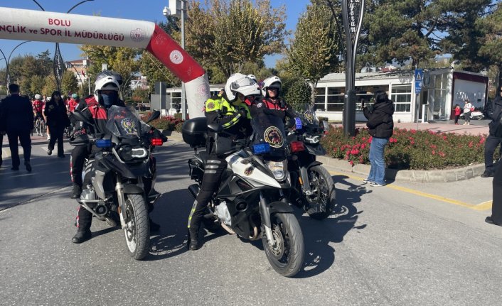 Bolu'da bisikletseverler “Cumhuriyet“ için şehir turu attı