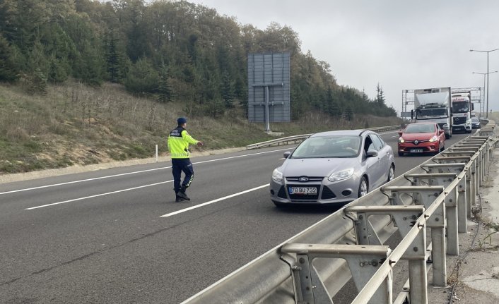 Bolu'da tanker ile otomobilin çarpıştığı kazada sürücüler yaralandı