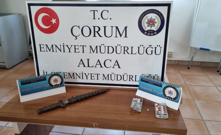 Çorum'da araçlarında uyuşturucu bulunan 3 kişi yakalandı