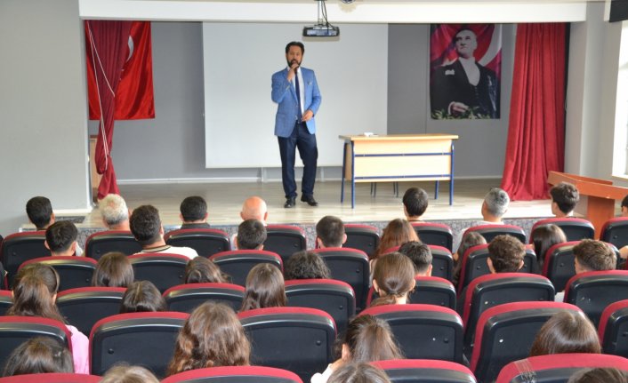 Espiye'de “Peygamberimiz ve Şahsiyet İnşası“ konulu konferans düzenlendi