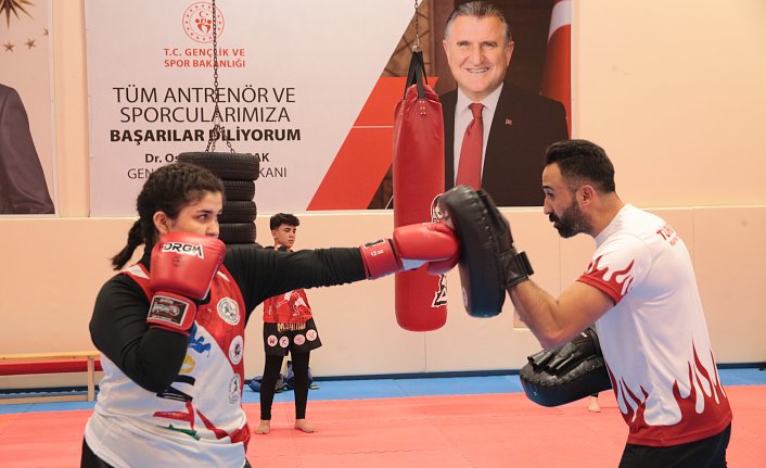 Gençler dünya muaythai şampiyonu Selin Nur, başarısını büyüklerde sürdürmek istiyor