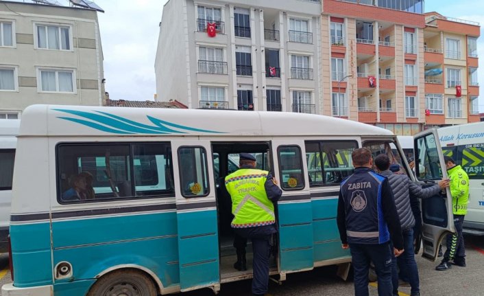 Gerze'de okul servisleri denetlendi