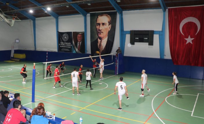 Havza'da 29 Ekim Cumhuriyet Bayramı Voleybol Halk Turnuvası sürüyor