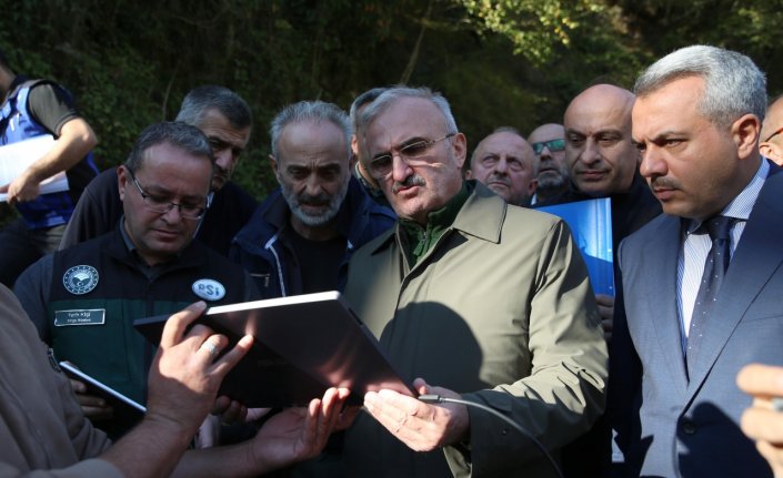 İçişleri Bakan Yardımcısı Karaloğlu, Rize'de heyelan yaşanan köyde inceleme yaptı: