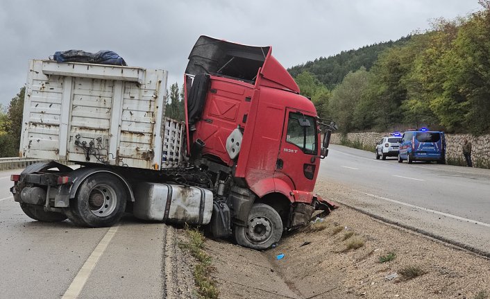 Karabük'teki üç trafik kazasında 3 kişi yaralandı