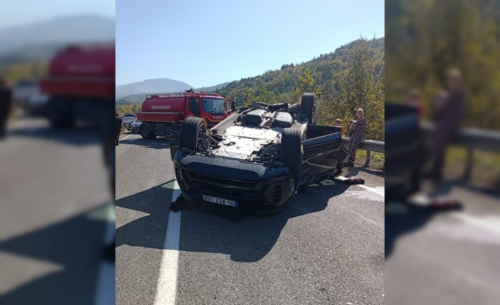 Karabük'te 2 otomobilin çarpıştığı kazada 6 kişi yaralandı