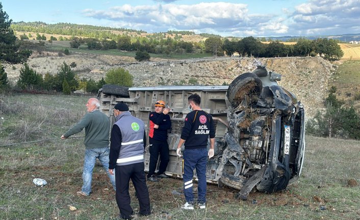 Karabük'te devrilen minibüsün sürücüsü yaralandı