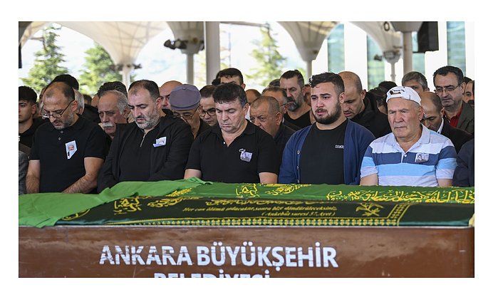 Kastamonu'da polis eşi tarafından öldürülen kadının cenazesi Ankara'da toprağa verildi