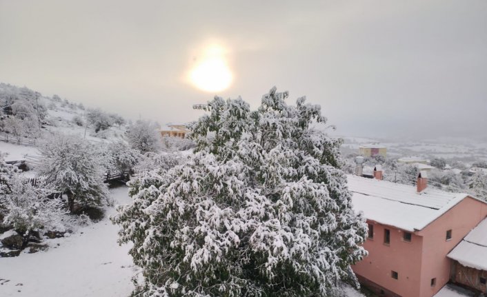 Kastamonu'da yoğun kar yağışı etkili oluyor