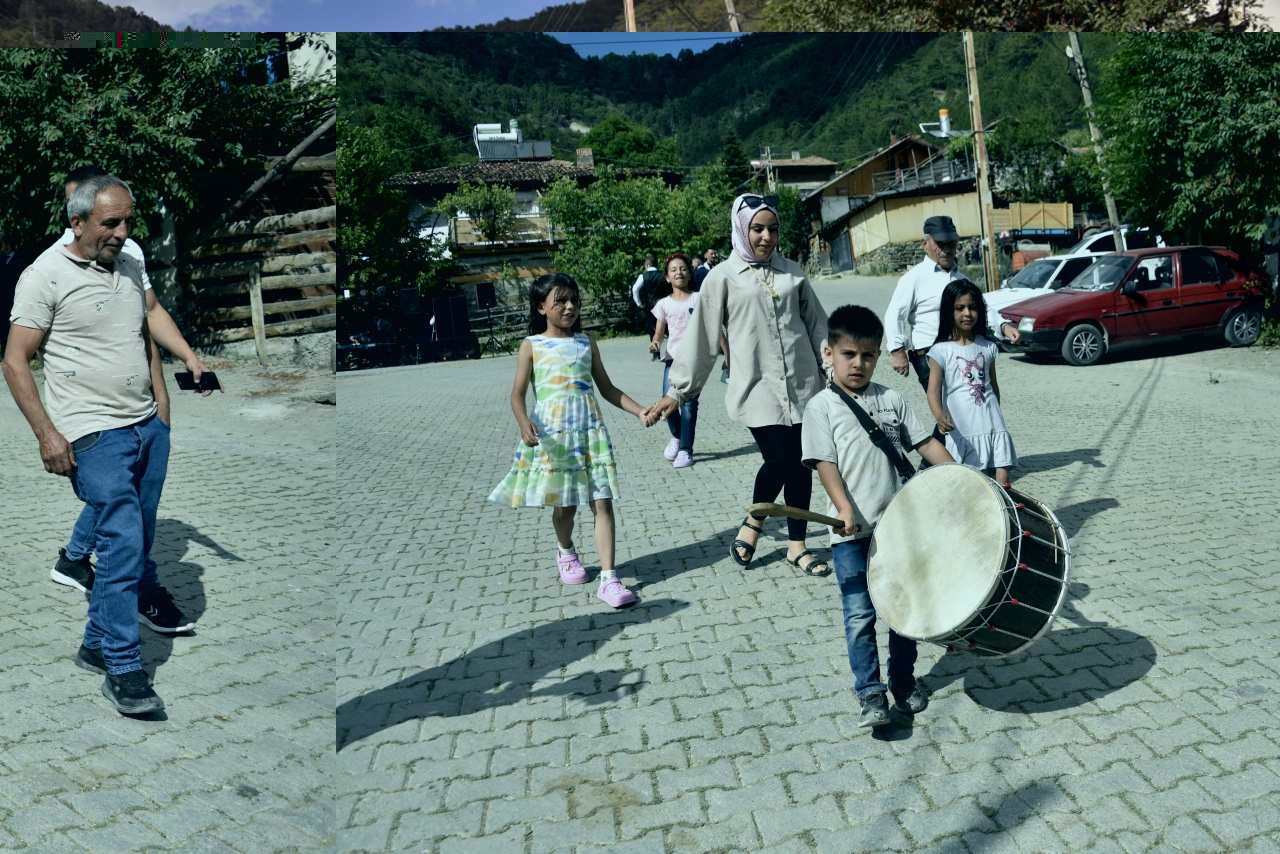 Küçük davulcu, köyündeki düğünlere neşe katıyor