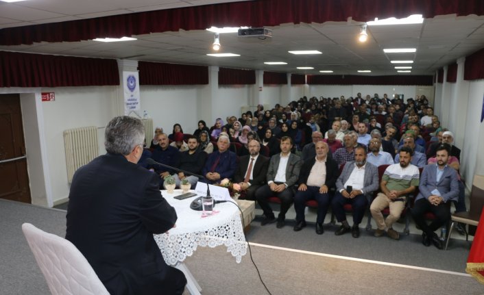 Of'ta “Peygamberimiz ve Şahsiyet İnşası“ konulu konferans gerçekleştirildi