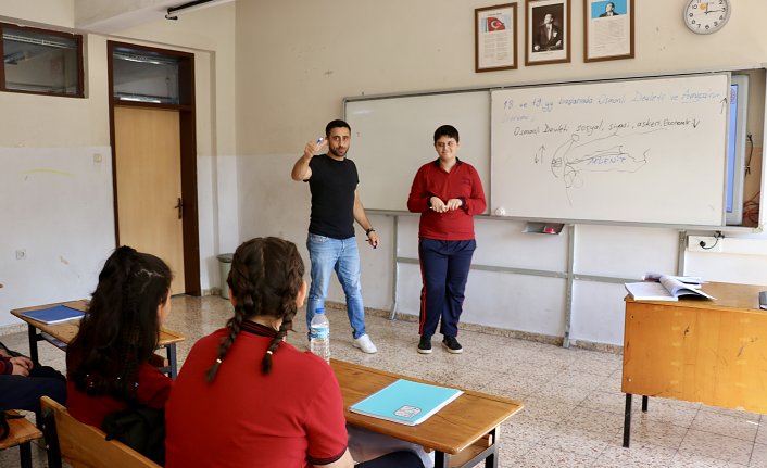 Otizmli oğlunun eğitimine katkı sağlayabilmek için eğitimci oldu