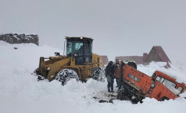 Rize'de kar nedeniyle yaylada mahsur kalan 6 kişi kurtarıldı