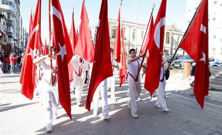 Samsun'da 1919 metre Türk bayrağıyla Cumhuriyet Yürüyüşü düzenlendi