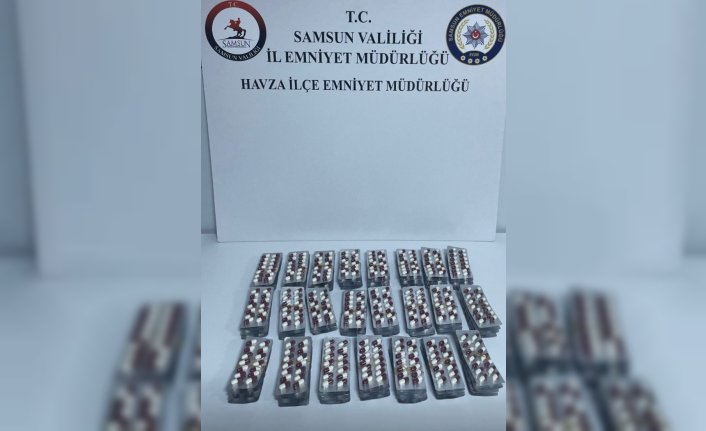 Samsun'da araçlarında 1270 sentetik ecza hapı bulunan 4 zanlı yakalandı