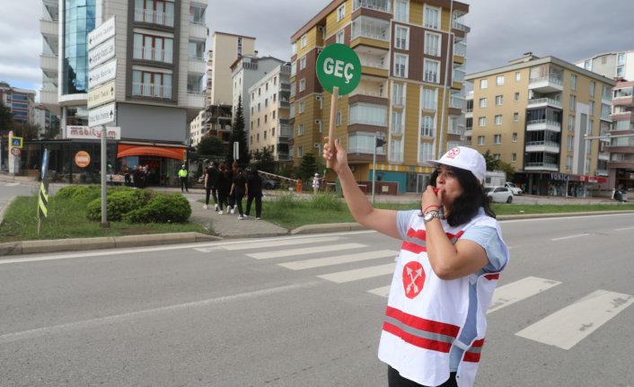 Samsun'da “Okul Geçidi Görevlisi“ uygulamasıyla öğrenciler yollarda güvende