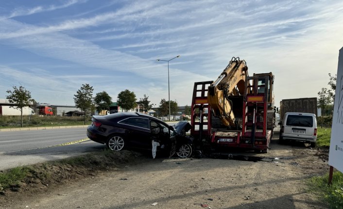 Samsun'da park halindeki tırın dorsesine çarpan otomobildeki sürücü öldü