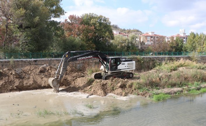 Samsun'da yağış dönemi öncesi ırmak ve dere yataklarının temizliğine başlandı