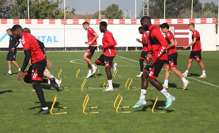 Samsunspor'un takım kaptanı Zeki Yavru: “Öncelikle önemli olan ligi güvenli yerde bitirmek“