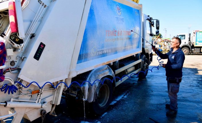 Terme Belediyesi çöp konteynerlerini yıkıyor