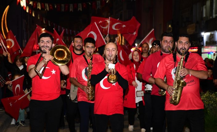 Terme’de fener alayı ve bayrak yürüyüşü yapıldı