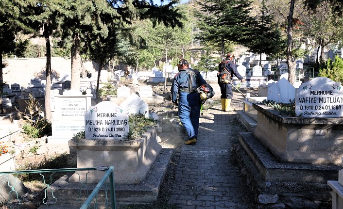 Tokat'ta mezarlıklarda bakım çalışmaları yapıldı