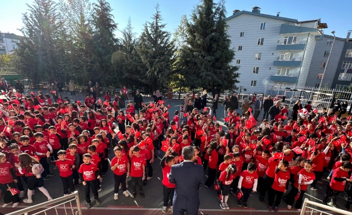 Tokatlı öğrenciler 29 Ekim Cumhuriyet Bayramı dolayısıyla yürüyüş yaptı