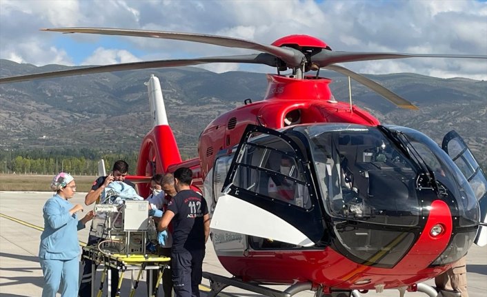 Tokat'ta 22 günlük bebek ambulans helikopterle Ankara'ya sevk edildi