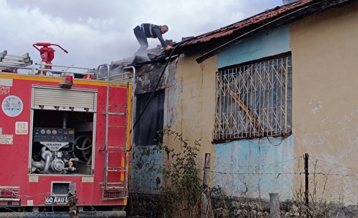 Tokat'ta çıkan yangında bir evde hasar meydana geldi