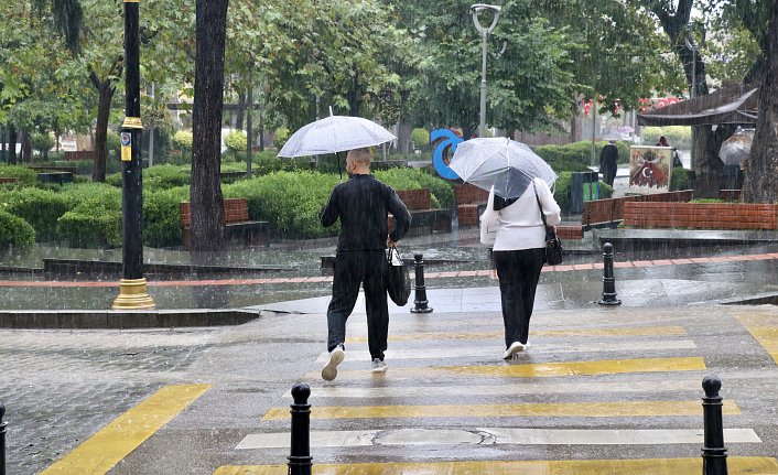 Trabzon'da sağanak etkili oldu