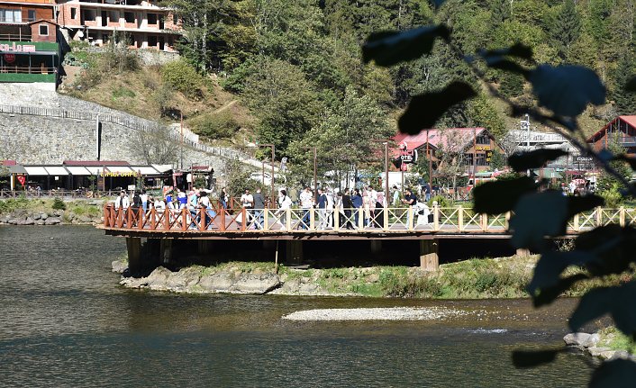 Trabzon'da üniversite eğitimi alan yabancı öğrenciler Uzungöl'ü gezdi