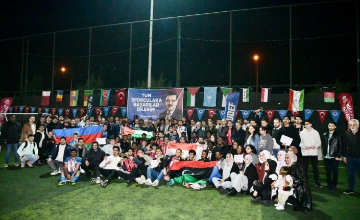 Trabzon'da 14 ülkeden öğrencinin katılımıyla futbol turnuvası düzenlendi