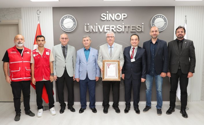 Türk Kızılay'dan Sinop Üniversitesi'ne bronz madalya