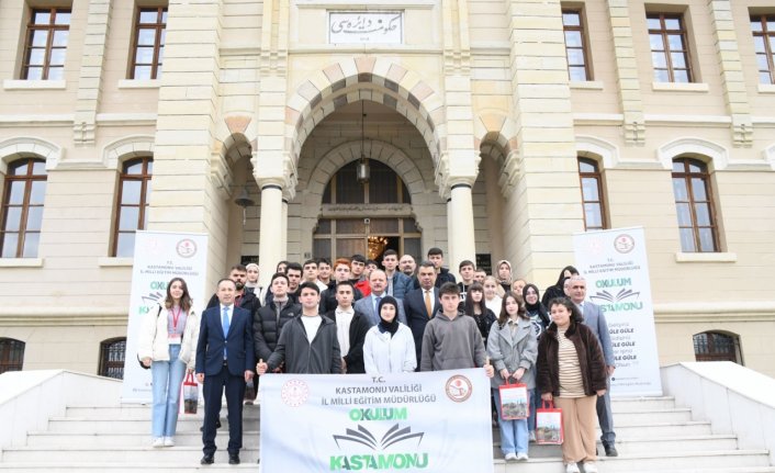 Vali Dallı, “Okulum Kastamonu Projesi“ kapsamında öğrencilerle bir araya geldi