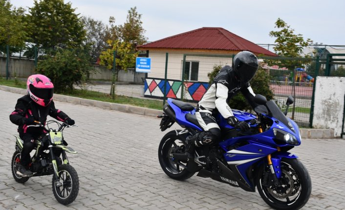 Vezirköprülü baba ile oğlu, motosiklet yarış lisansı aldı