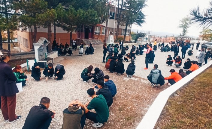 Yeşilyurt'ta okullarda eş zamanlı afet tatbikatı düzenlendi