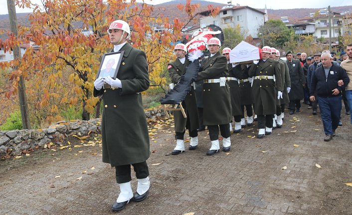 Amasya'da vefat eden Kıbrıs gazisi Dursun Okan son yolculuğuna uğurlandı