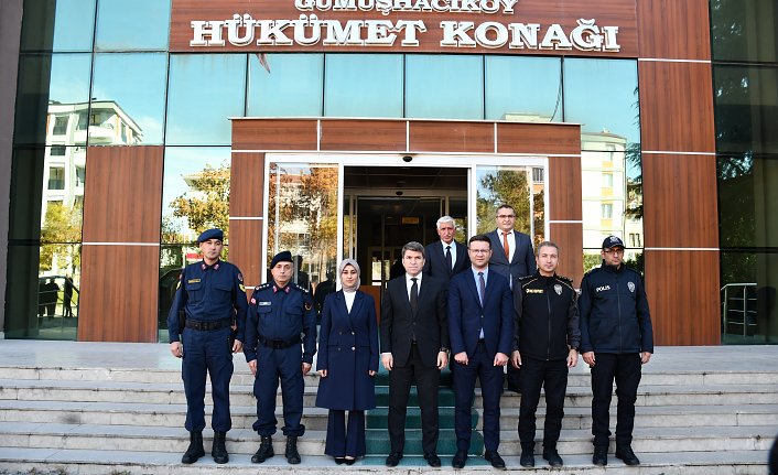 Amasya Valisi Bakan, Gümüşhacıköy ilçesini ziyaret etti