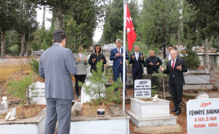 Amasya'da şehit öğretmen kabri başında anıldı