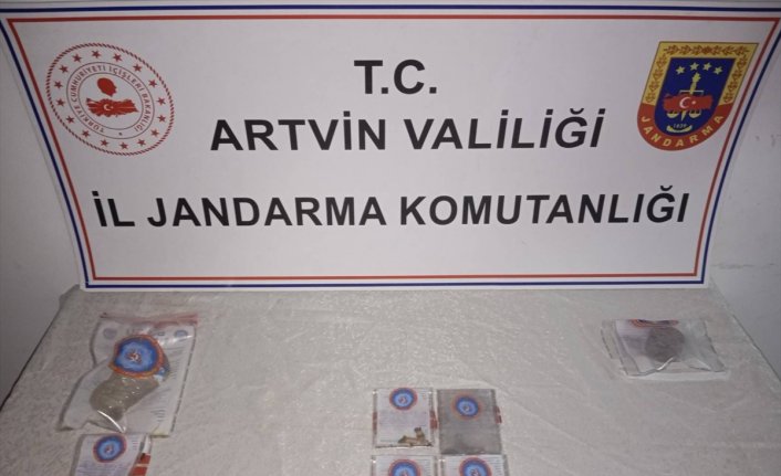 Artvin'de uyuşturucu operasyonunda yakalanan 2 zanlı tutuklandı