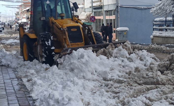 Başçiftlik ve Yeşilyurt ilçelerinde karla mücadele çalışması başlatıldı