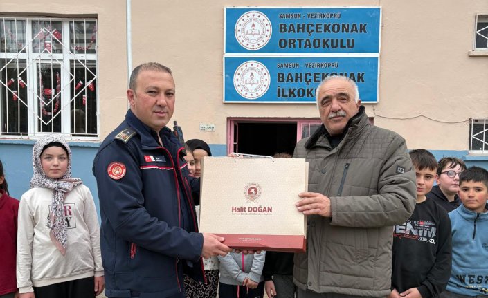 Başkan Doğan'ın Öğretmenler Günü hediyesi Vezirköprü'deki okullara ulaştırıldı