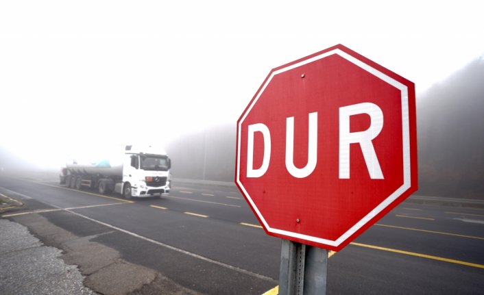 Bolu Dağı'nda sis görüş mesafesini düşürdü