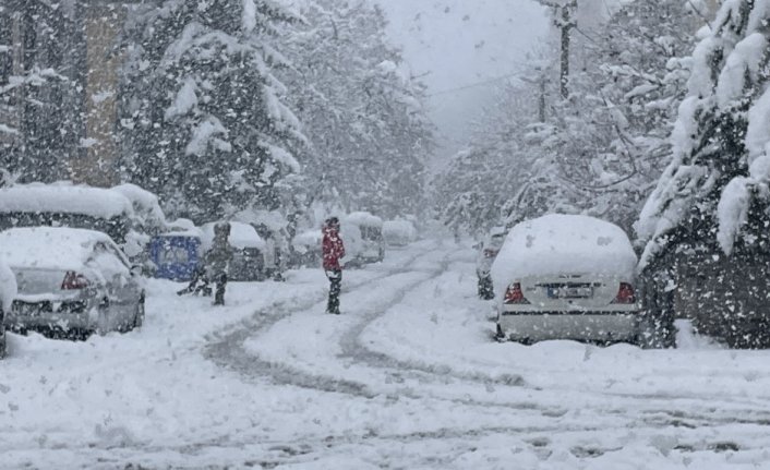 Bolu'da kar nedeniyle 60 köy yolu ulaşıma kapandı